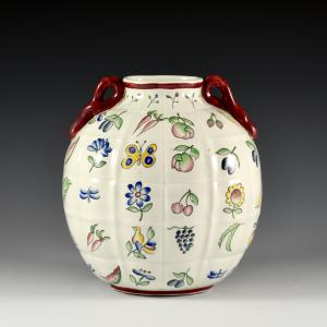 Vaso biansato con nervature ortogonali decorato con frutta, verdura ed animali - Gio Ponti, Richard-Ginori, 1930 circa